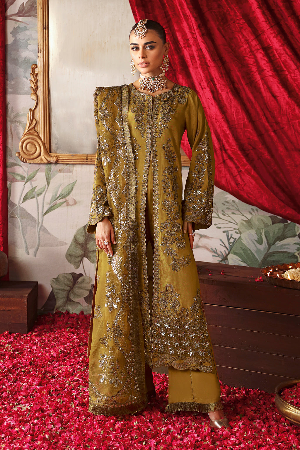 Shagna | Premium Raw Silk | Maya S-07 L / Olive Green / Raw Silk Shagna | Premium Raw Silk | Maya S-07 L / Olive Green / Raw Silk