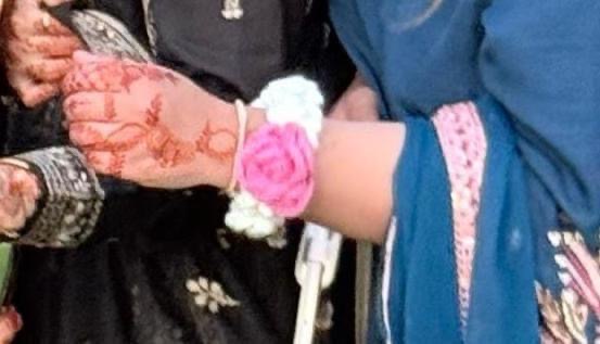 Hand Made Gajra & Bindi