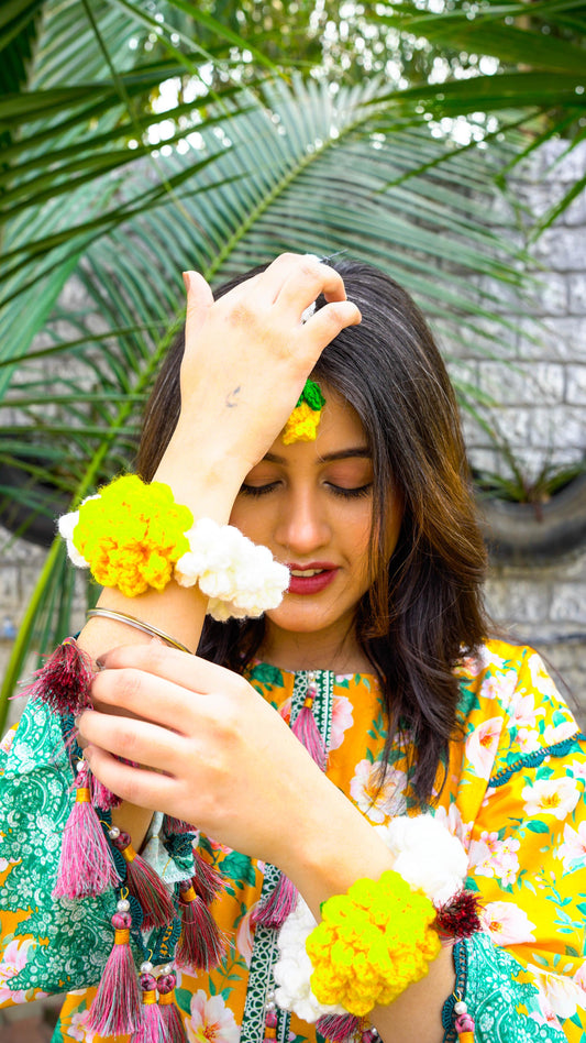 Hand Made Gajra & Bindi