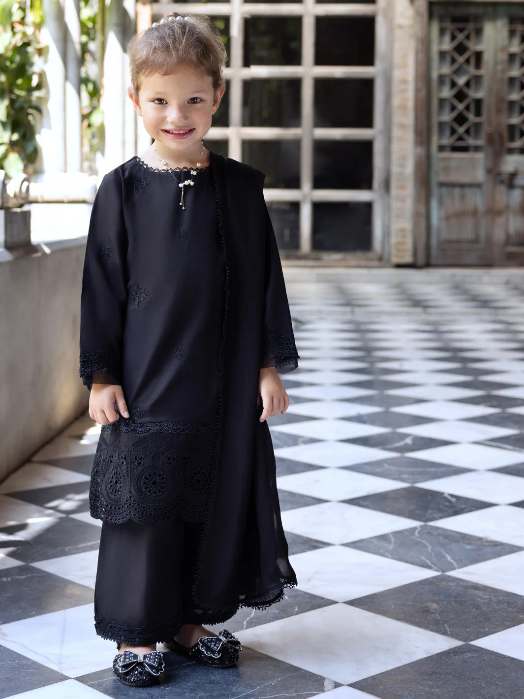ALGR-3PS-LS-017 – Black Lawn 3 Piece Stitched Suit