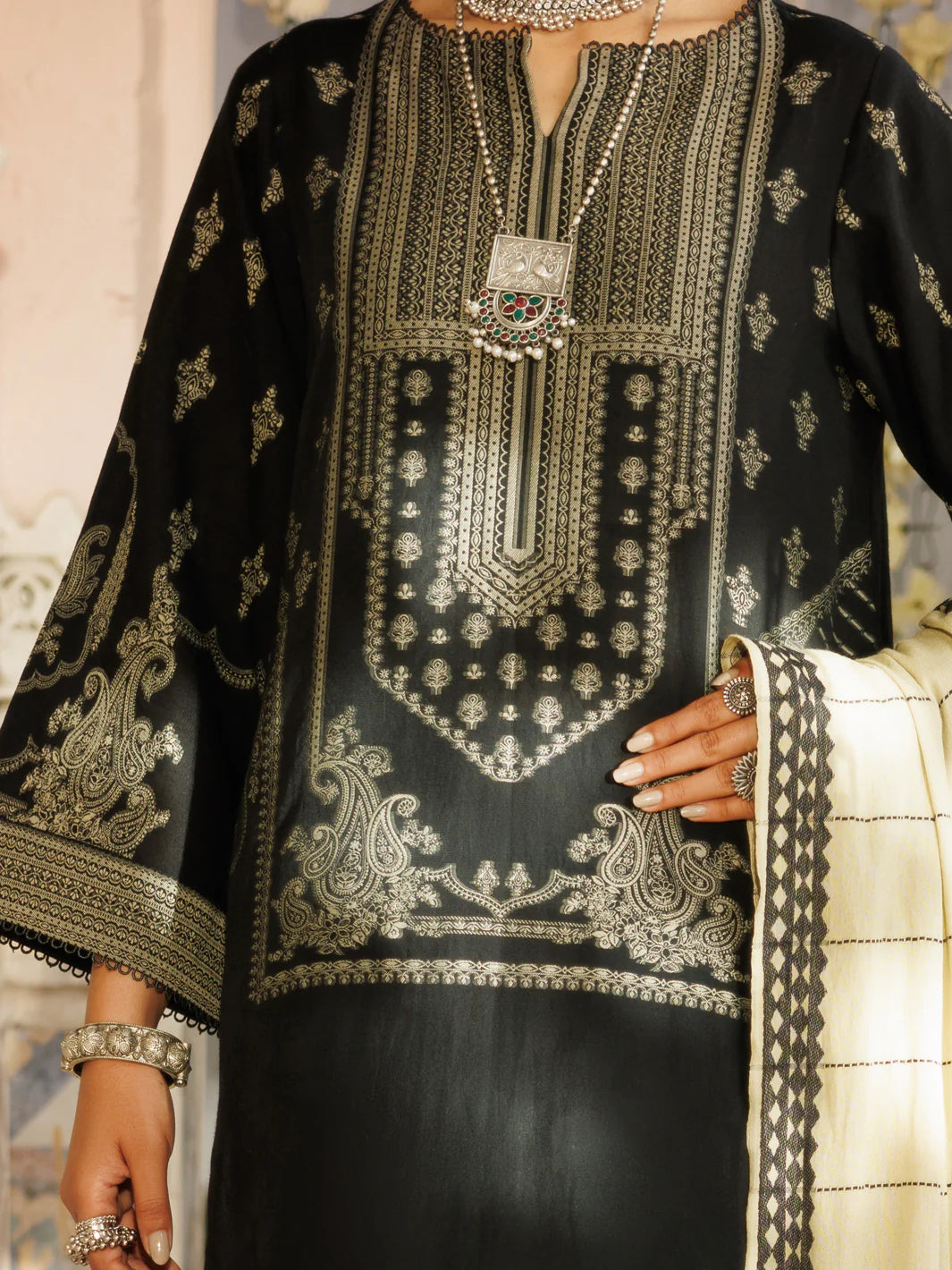 ALP-3PS-2178 – Black Jacquard 3Pc Stitched Suit