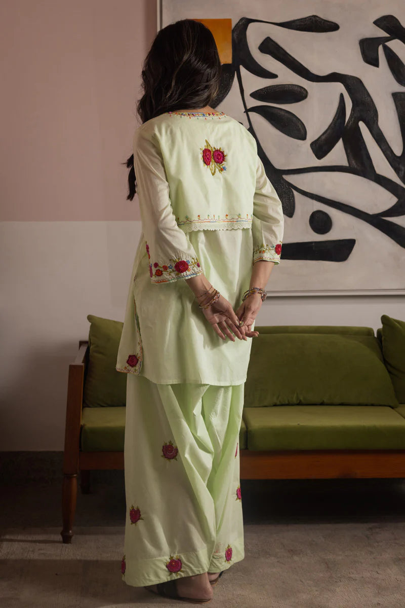 HAND-CRAFTED ROSETTES REVERIE ENSEMBLE