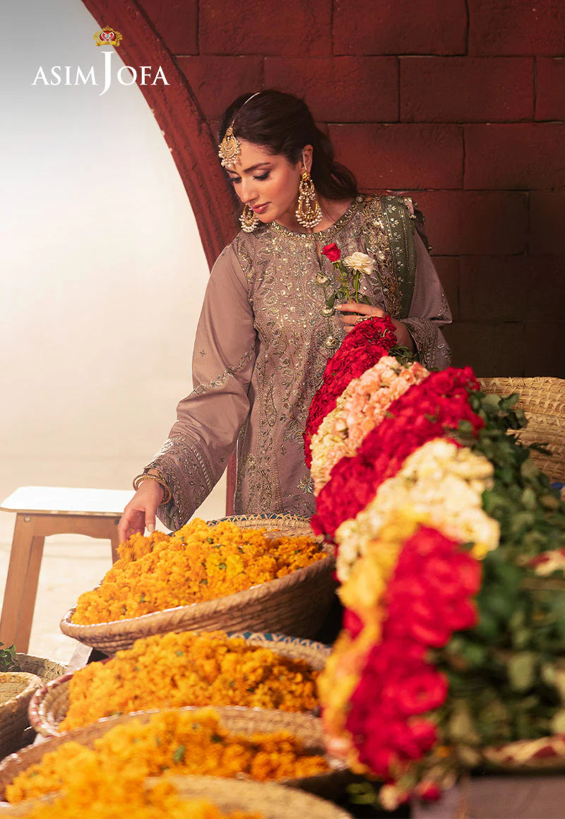 full view of Asim Jofa beige embroidered twisted silk 3-piece suit