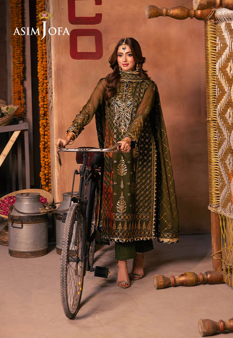 Asim Jofa’s green embroidered chiffon 3-piece suit