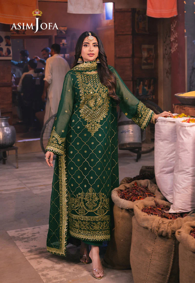 Green chiffon dupatta with subtle embroidered borders for an elegant touch