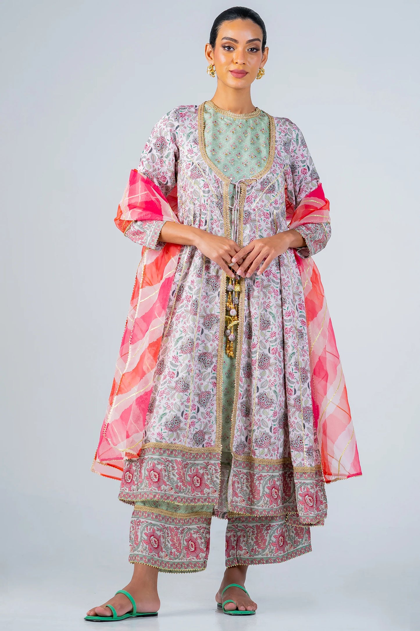 detailed view front - Mahroo 3-Piece Set – Flared Kurta, Pants & Dupatta