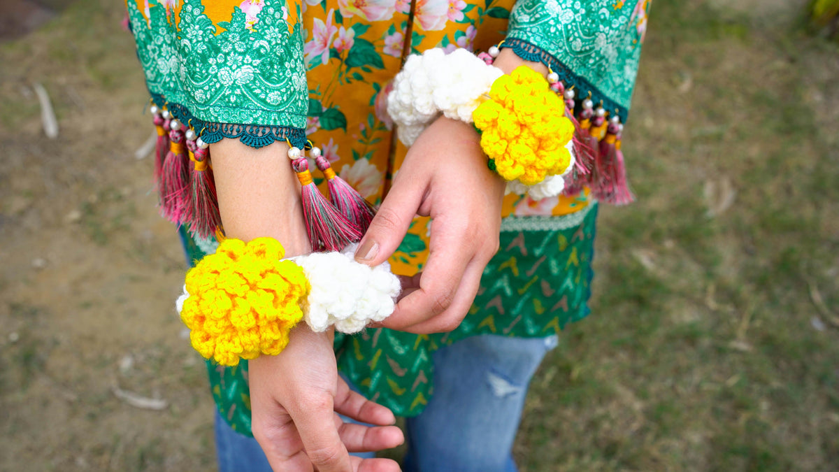 Hand Made Gajra & Bindi