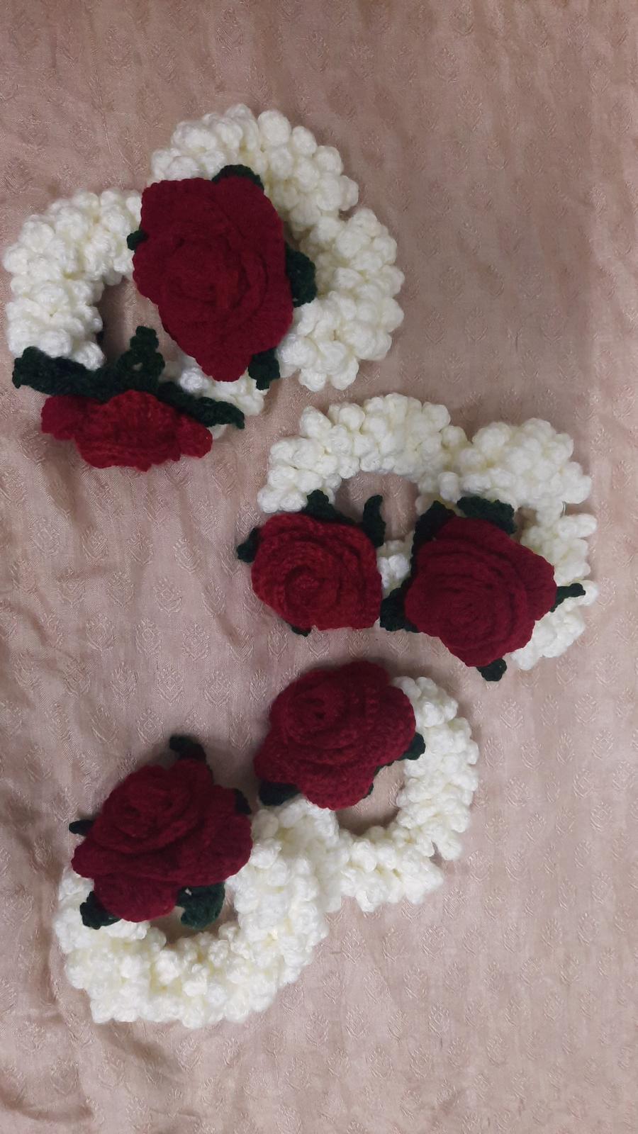 Hand Made Gajra & Bindi
