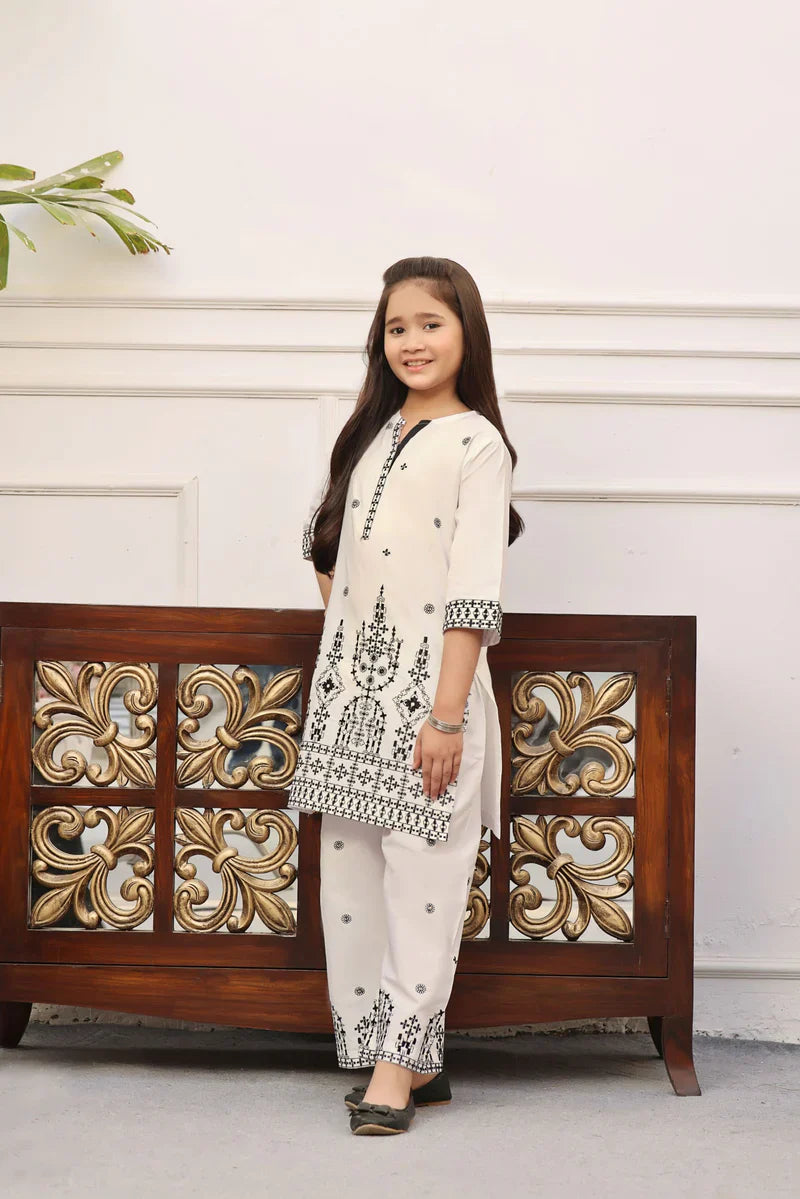 Hannah girls' green embroidered kurta set front view