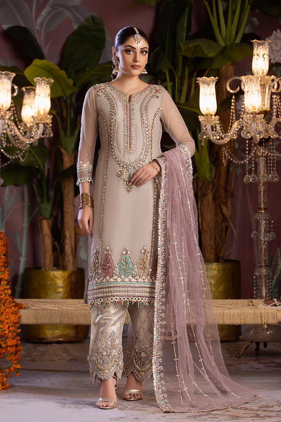 Full view of shalwar and dupatta combination