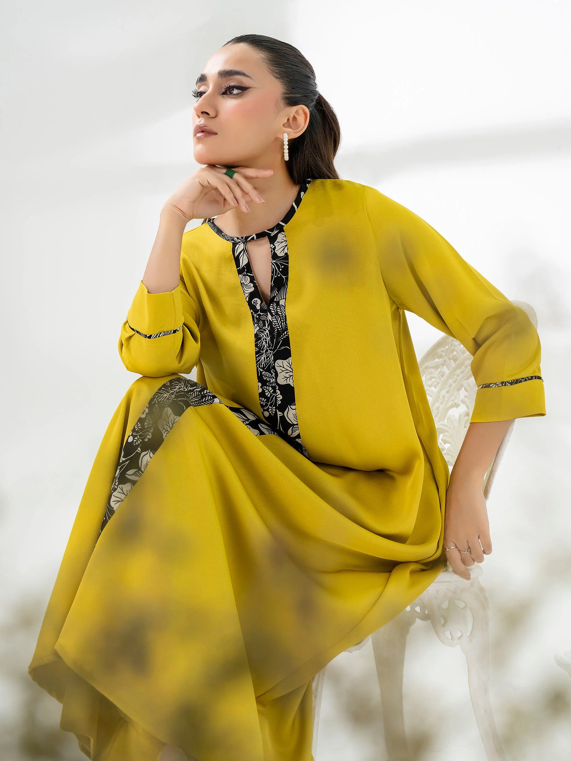 Printed Silk shirt with slit and dyed wide-leg trousers in yellow