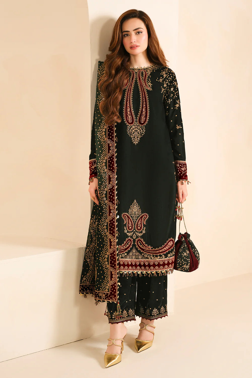 Elegant green velvet Pakistani and Indian salwar kameez