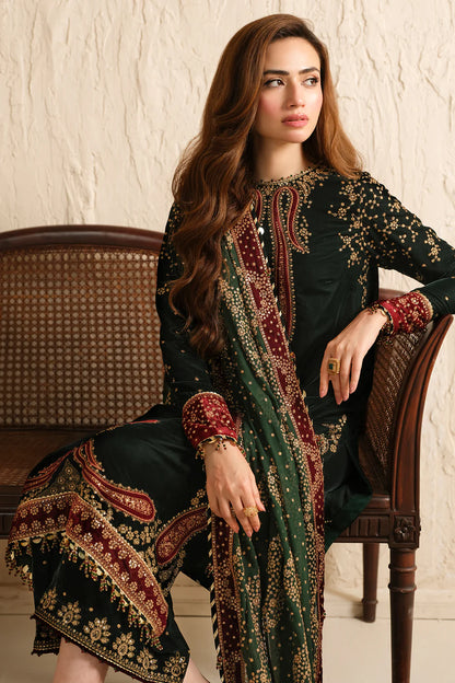 Elegant green velvet Pakistani and Indian salwar kameez with intricate embroidery on the front, sleeves, and borders. Paired with a matching embroidered georgette chiffon dupatta, this luxurious salwar suit is perfect for weddings and formal events. Available in sizes XS to XL, including custom sizing options.