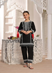 Close-Up of Ayeza Kurti Embroidery Details
