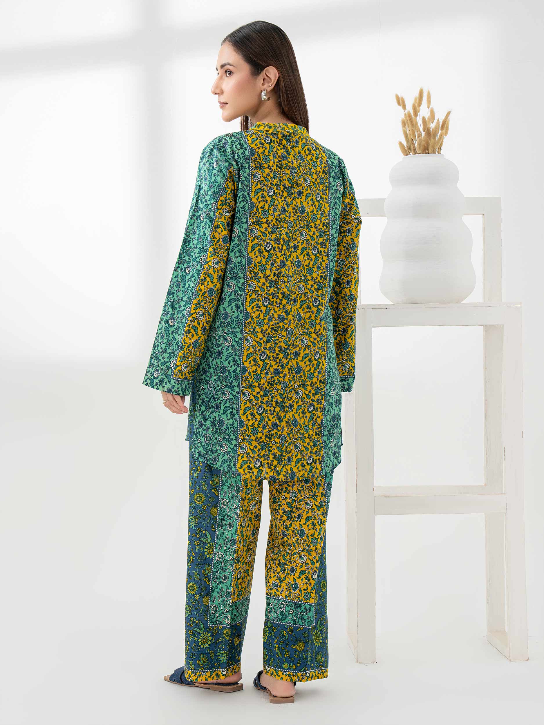 back-look-2-Piece-Cambric-Suit-Printed-Pret-gn