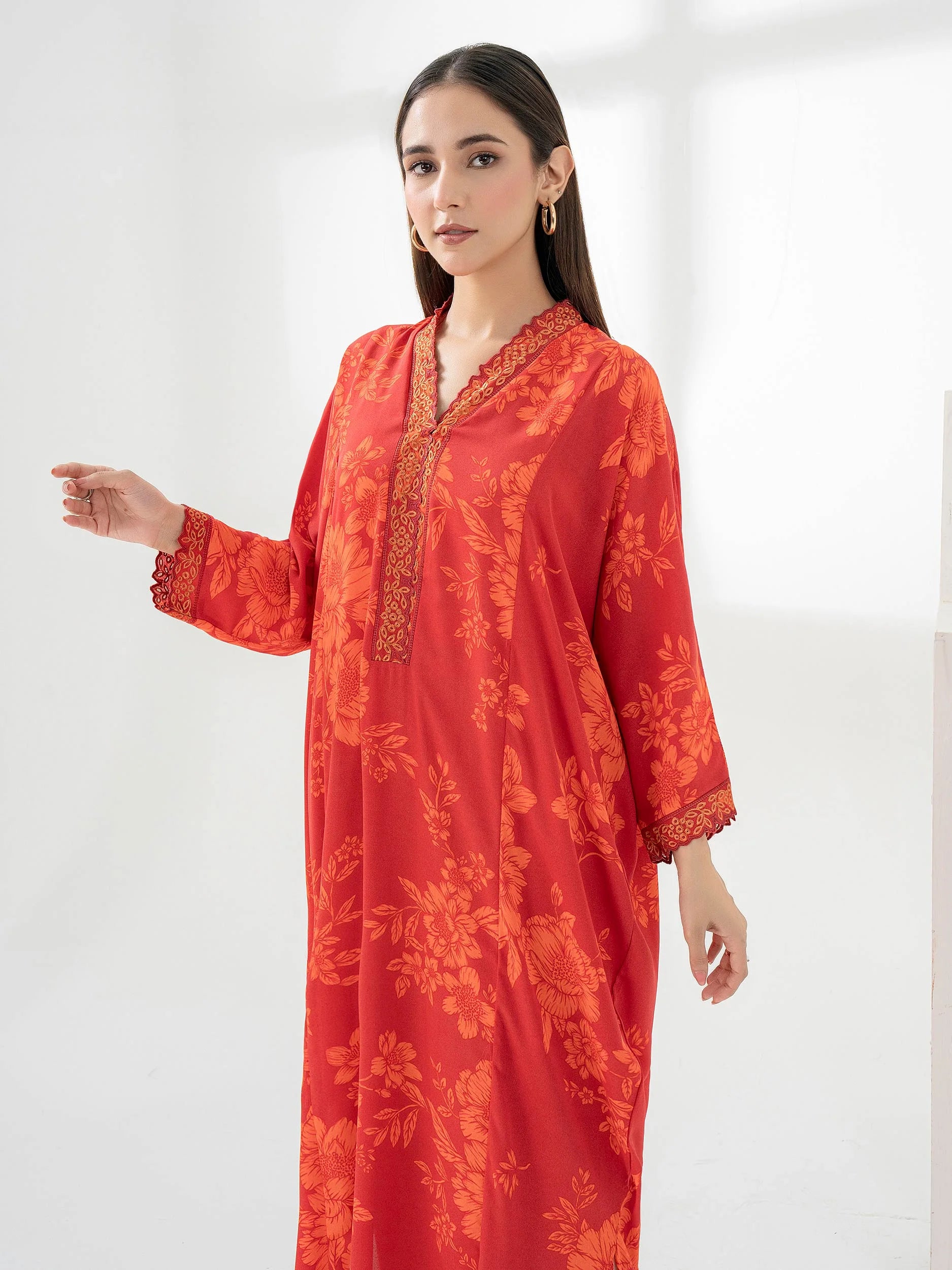 close-Grip-Kaftan-Embroidered-Pret