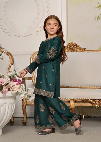 Side view of green lawn kurta with embroidered details