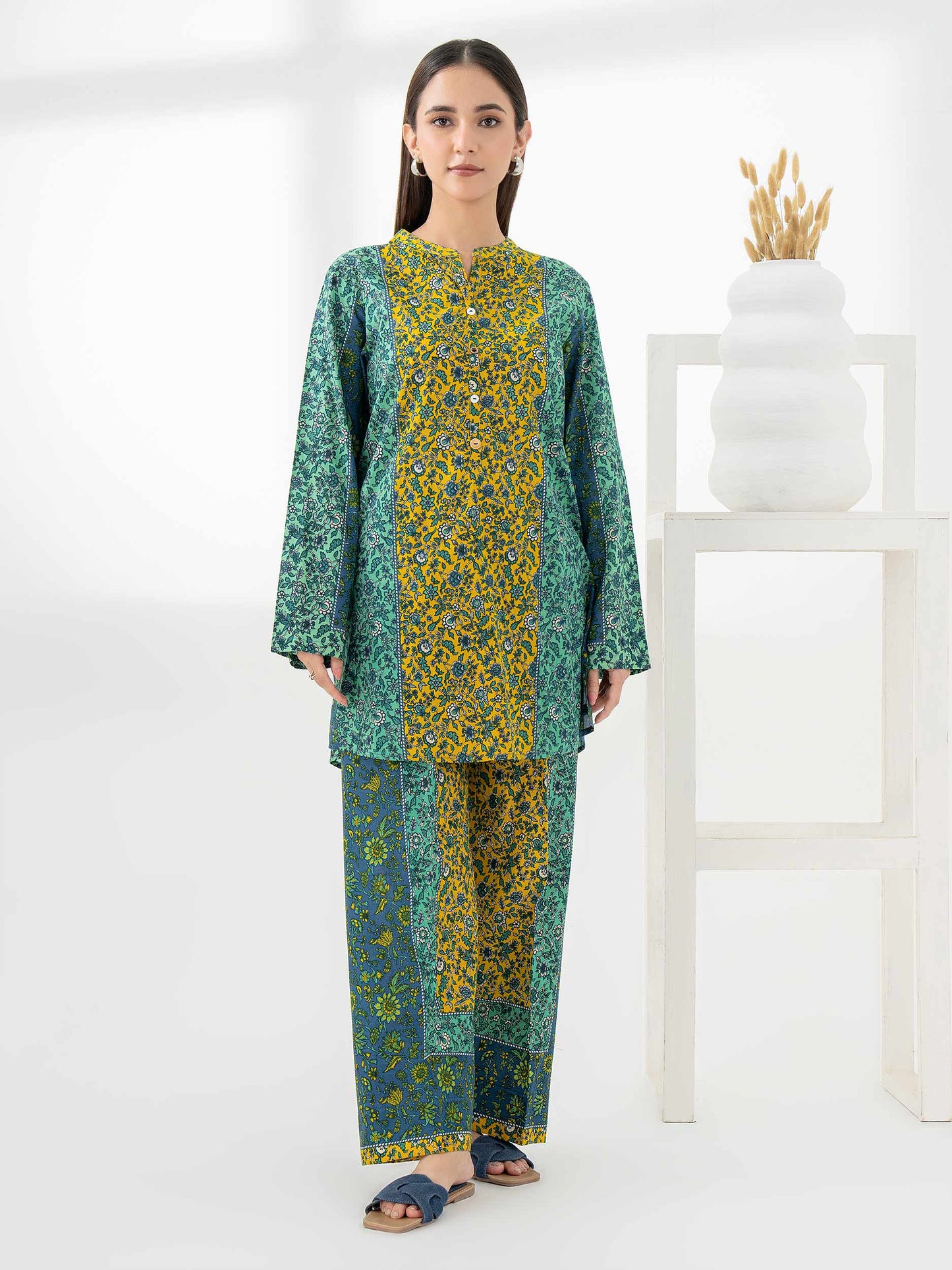 front-look-2-Piece-Cambric-Suit-Printed-Pret-gn