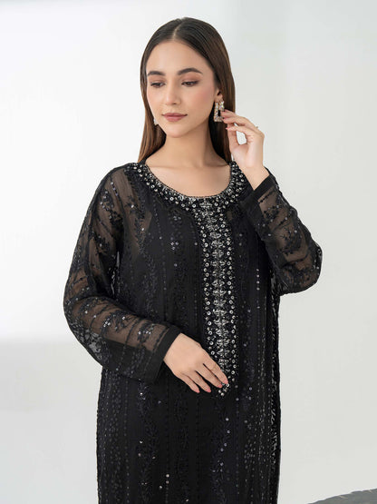 model-close-look-of-Chiffon-Kaftan-Embellished-Pret