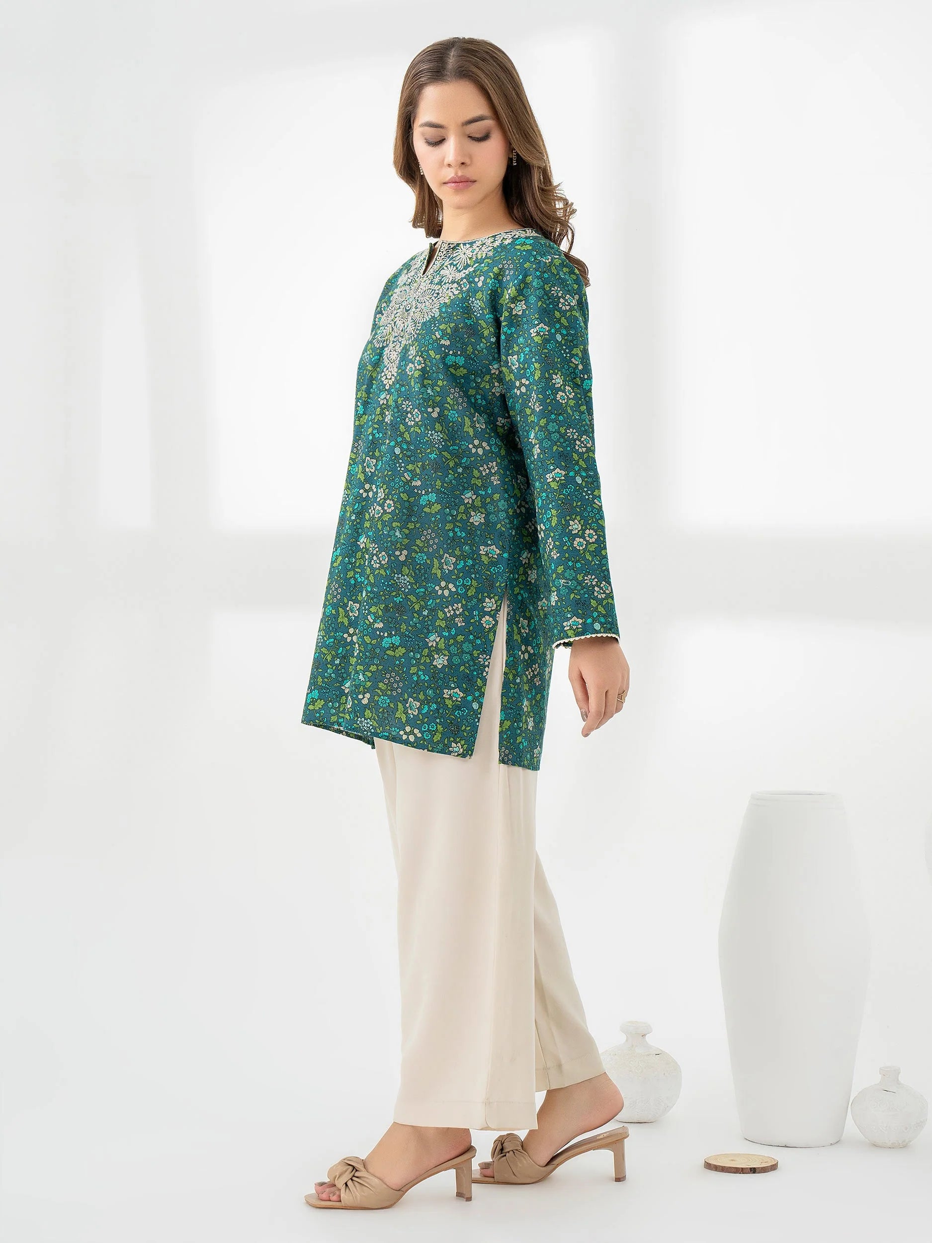 side-look-Khaddar-Kurti-Embroidered-Pret